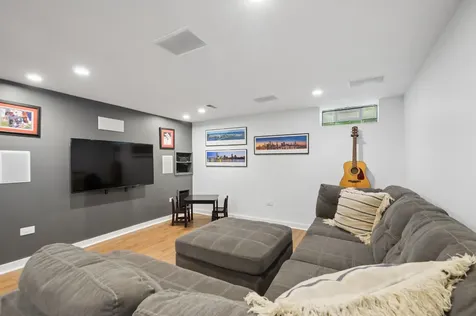 6418 North Le Mai Avenue Chicago IL 60646