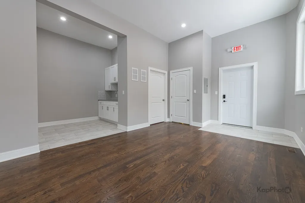 3044 West Irving Park Road Chicago IL 60618