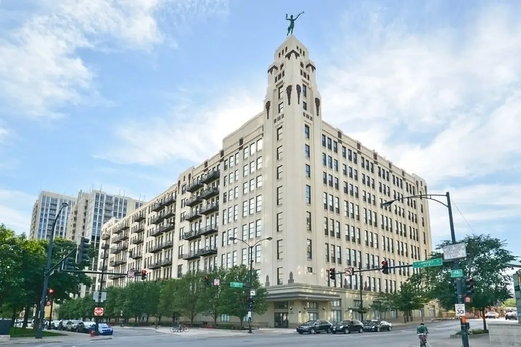 758 North Larrabee Street Chicago IL 60654