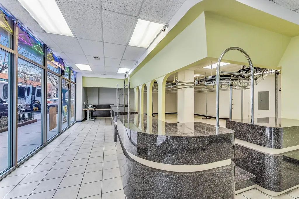 871 North Larrabee Street Chicago IL 60610