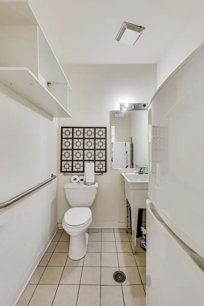 871 North Larrabee Street Chicago IL 60610