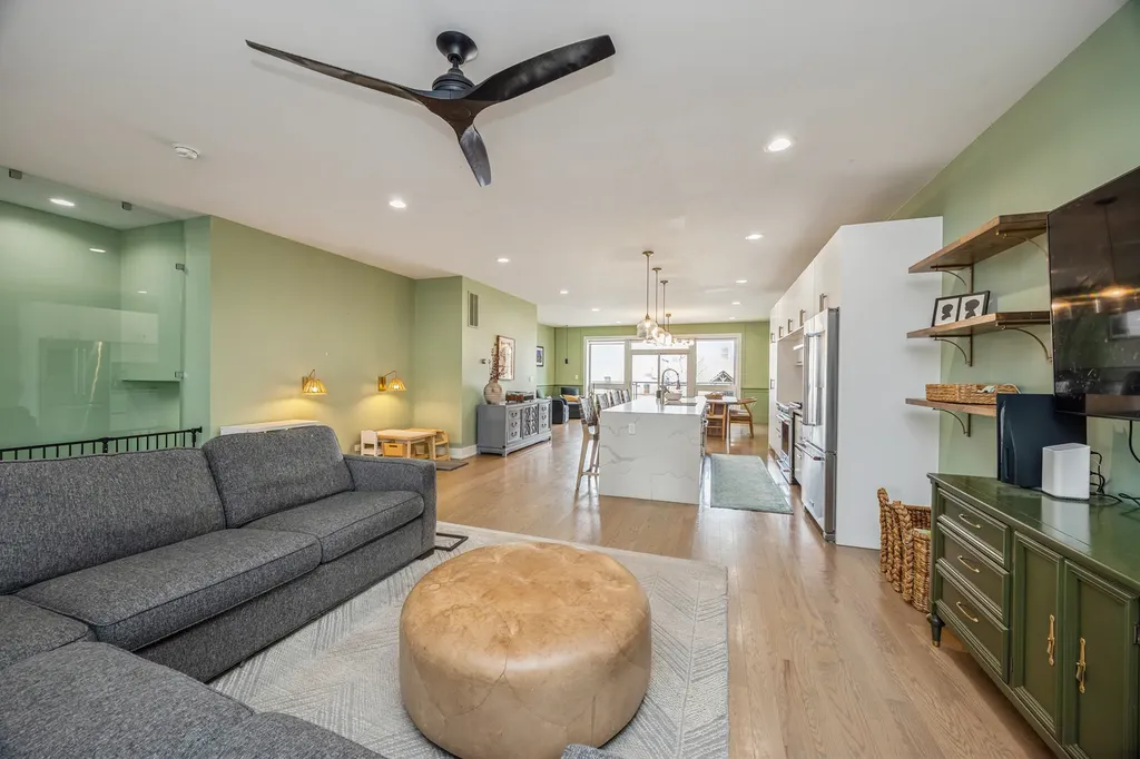 731 West 17th Street Chicago IL 60616