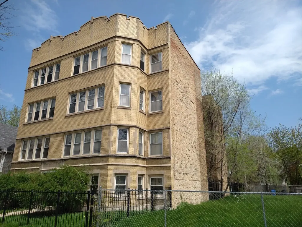 7931 South Manistee Avenue Chicago IL 60617