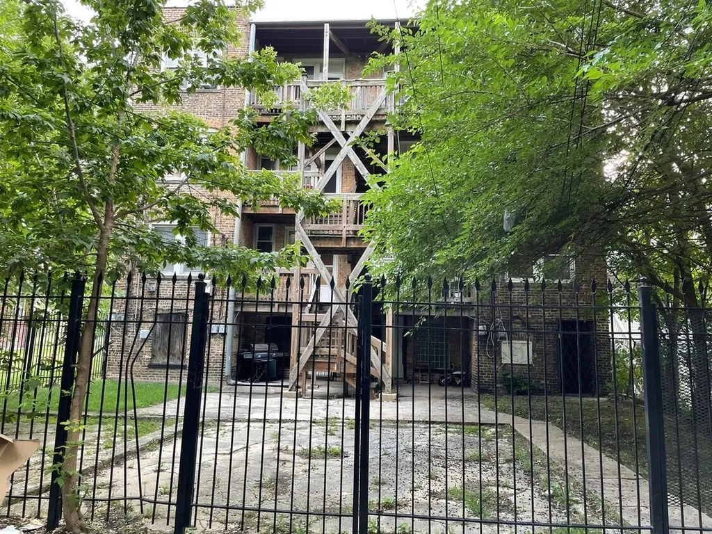 7931 South Manistee Avenue Chicago IL 60617