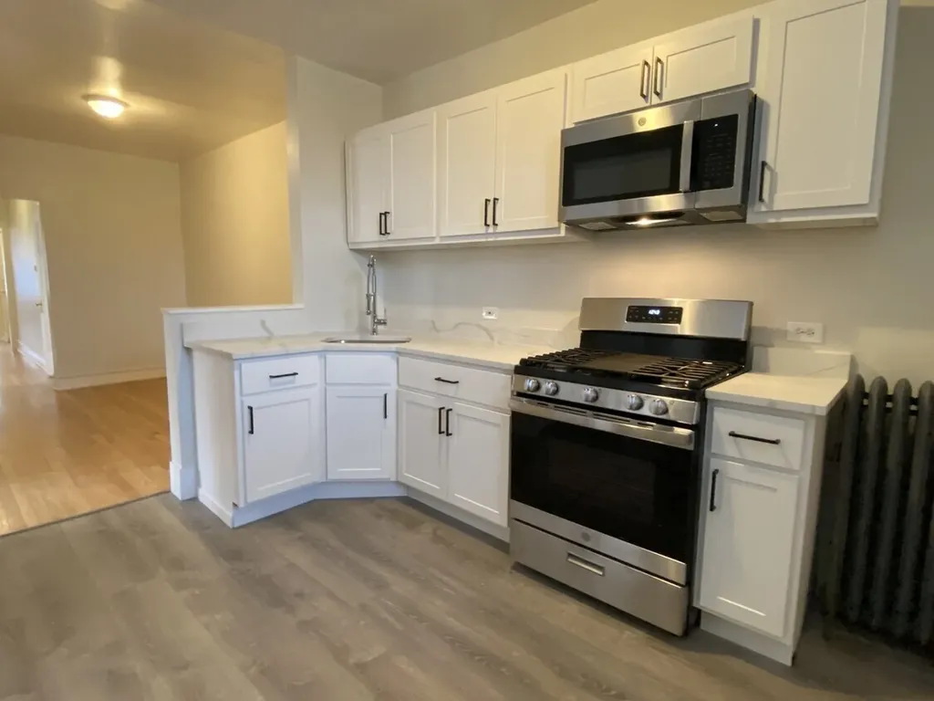 7931 South Manistee Avenue Chicago IL 60617