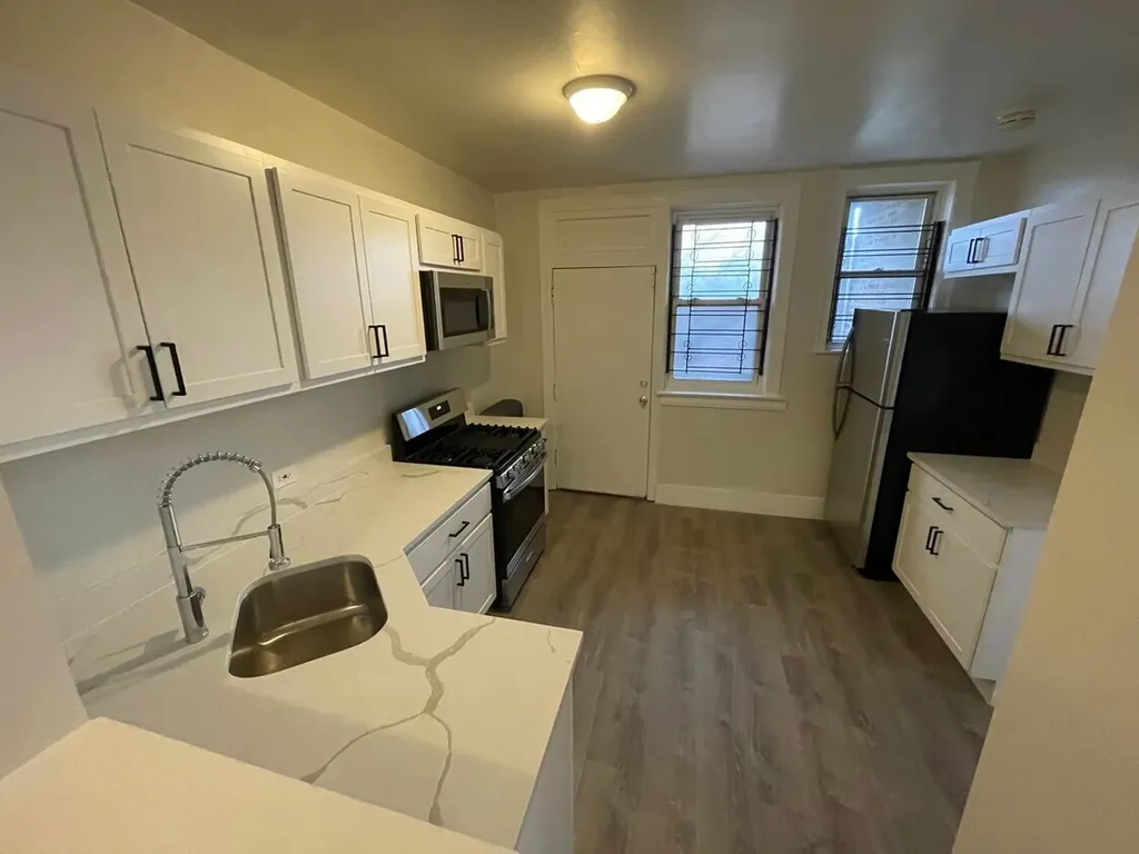 7931 South Manistee Avenue Chicago IL 60617