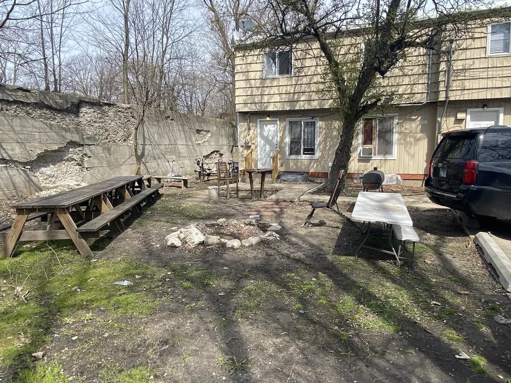 547 West 69th Street Chicago IL 60621