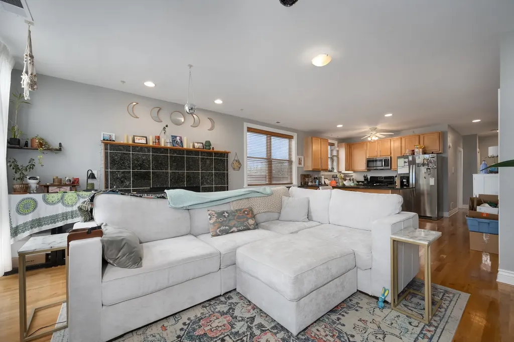 1710 North Whipple Street Chicago IL 60647