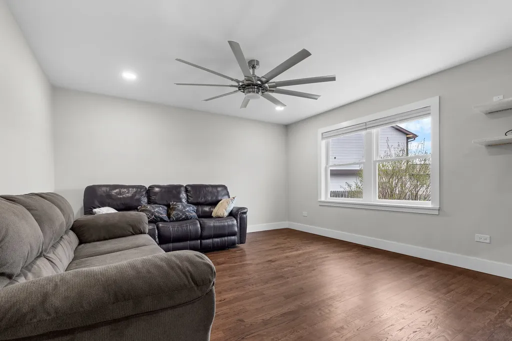 330 Oak Hill Court Antioch IL 60002