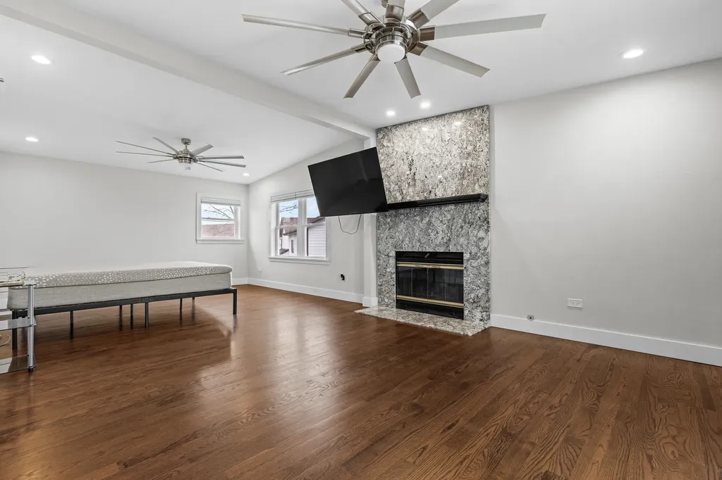 330 Oak Hill Court Antioch IL 60002