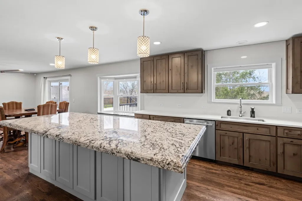 330 Oak Hill Court Antioch IL 60002