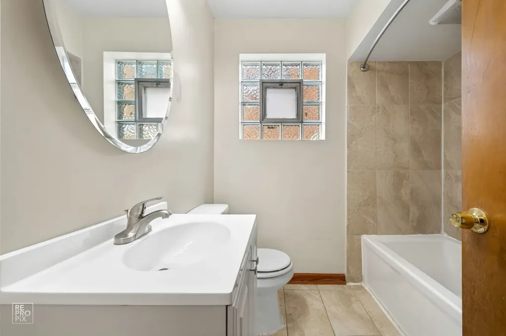 4143 West Marquette Road Chicago IL 60629