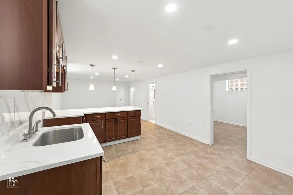 4143 West Marquette Road Chicago IL 60629