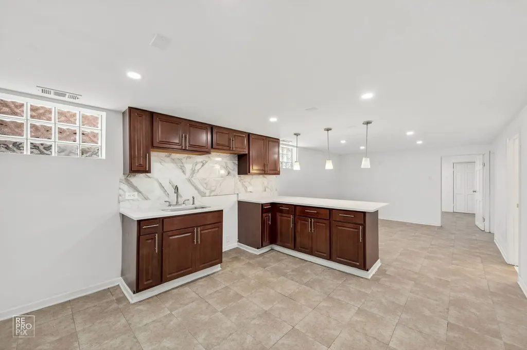 4143 West Marquette Road Chicago IL 60629