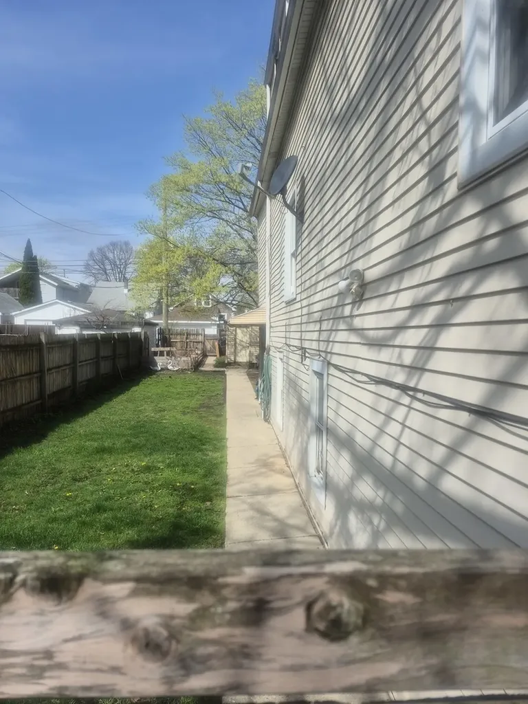 4542 North Karlov Avenue Chicago IL 60630