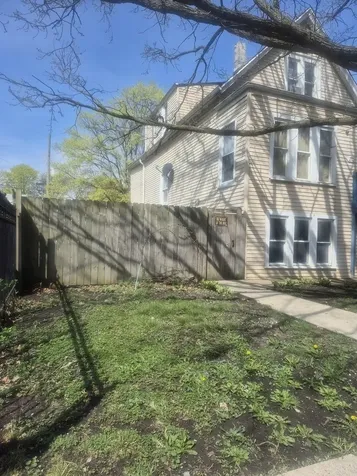 4542 North Karlov Avenue Chicago IL 60630