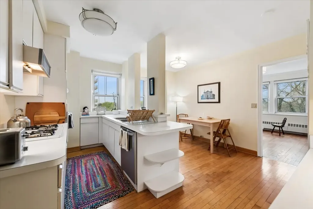5555 North Sheridan Road Chicago IL 60640