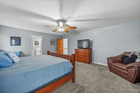 7104 Dove Way Cary IL 60013