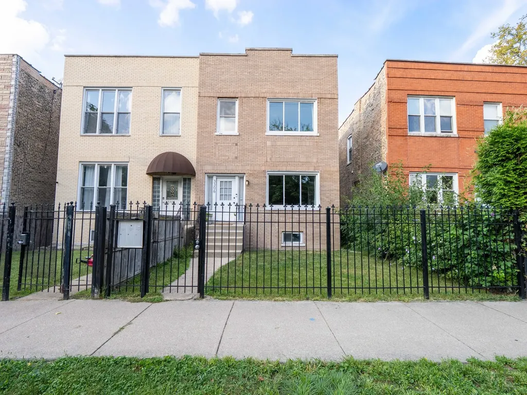 3306 West Le Moyne Street Chicago IL 60651