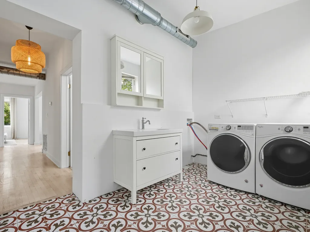 3306 West Le Moyne Street Chicago IL 60651