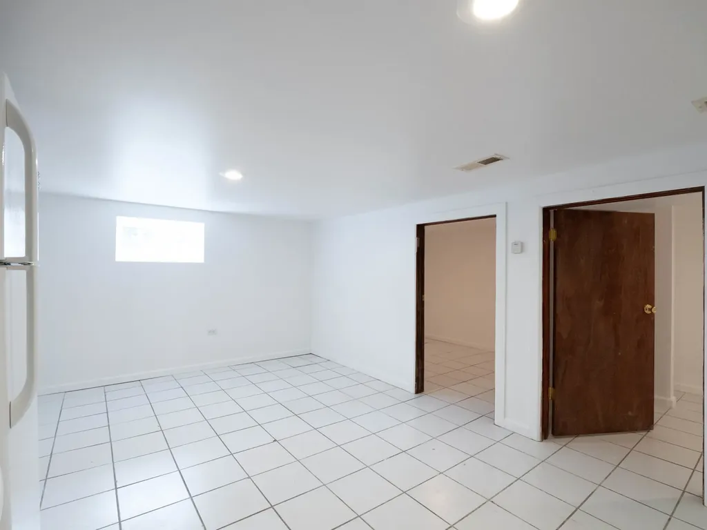 3306 West Le Moyne Street Chicago IL 60651