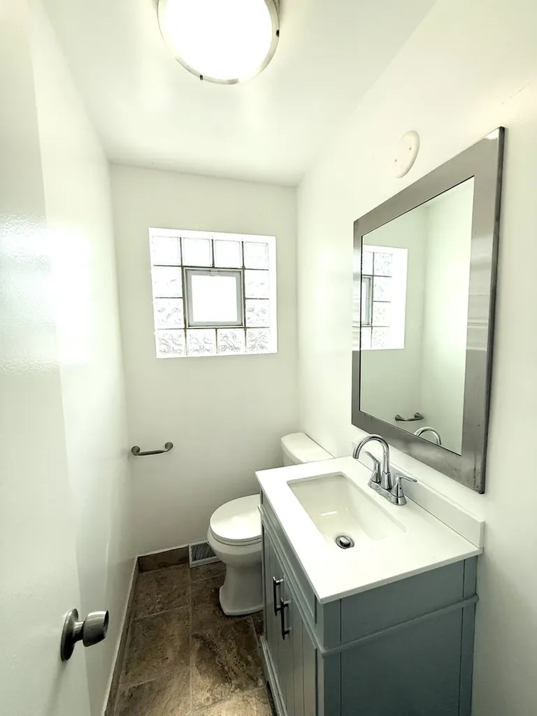 8958 South Oglesby Avenue Chicago IL 60617