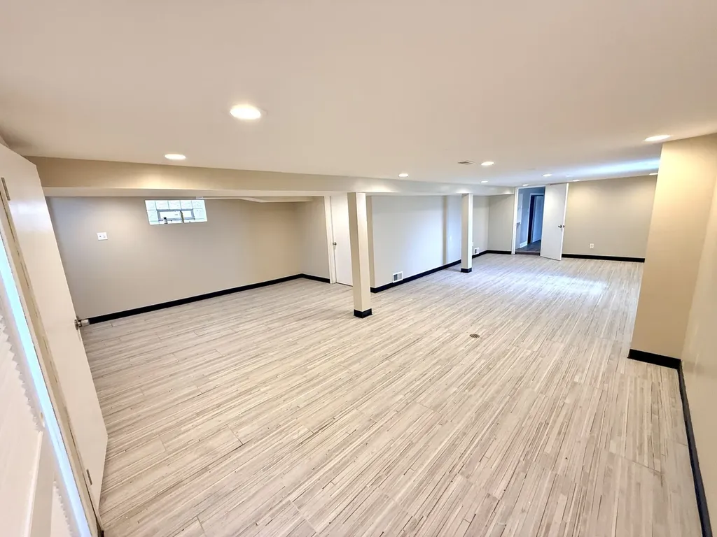 8958 South Oglesby Avenue Chicago IL 60617
