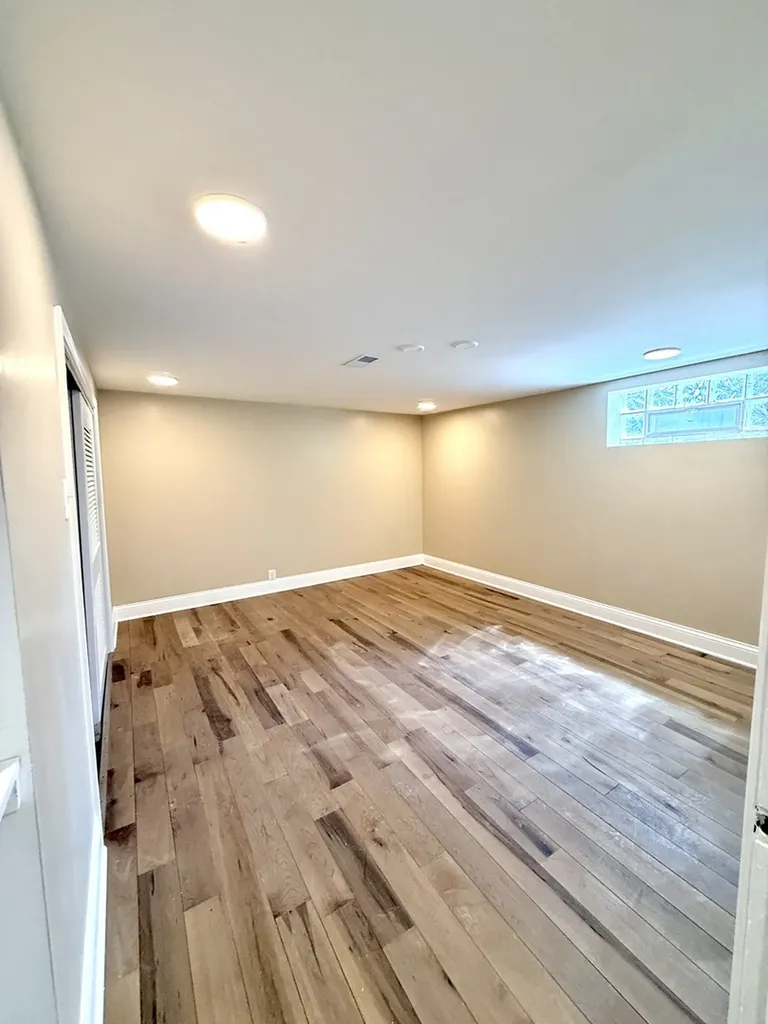 8958 South Oglesby Avenue Chicago IL 60617