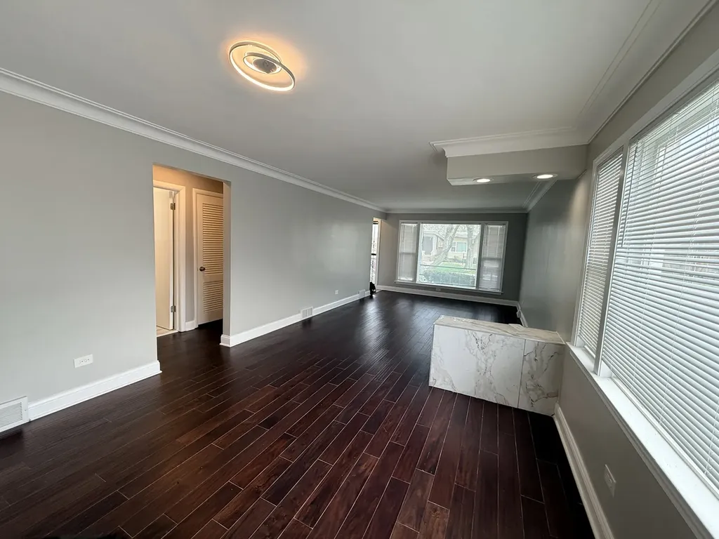 8958 South Oglesby Avenue Chicago IL 60617