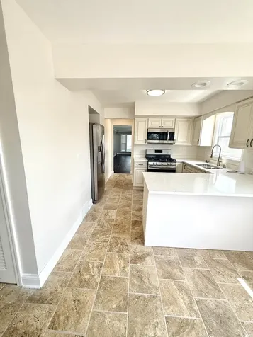 8958 South Oglesby Avenue Chicago IL 60617