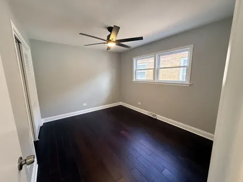 8958 South Oglesby Avenue Chicago IL 60617