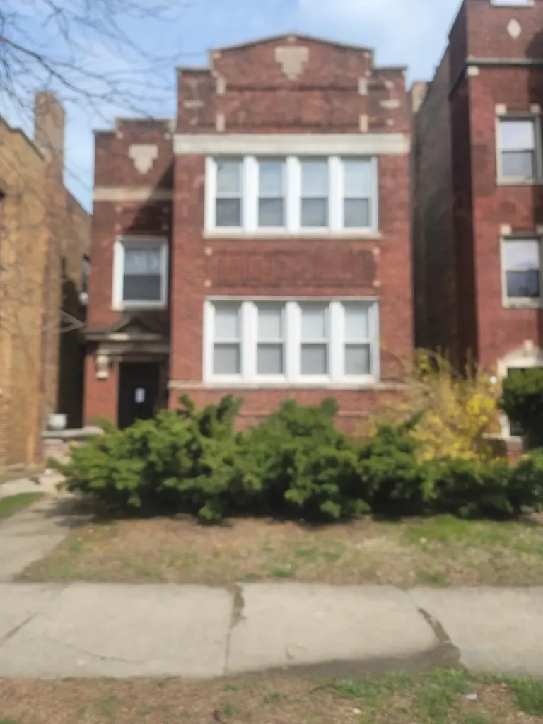 7703 South East End Avenue Chicago IL 60649