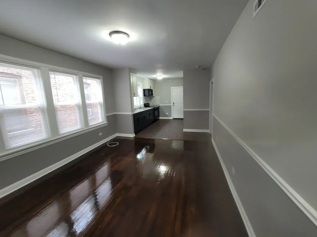7703 South East End Avenue Chicago IL 60649
