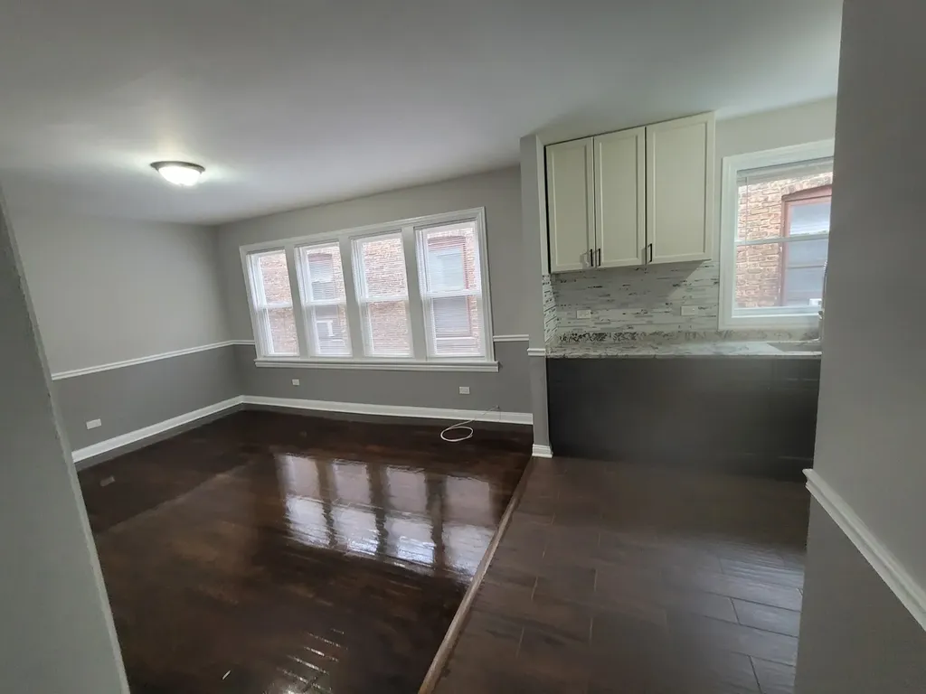 7703 South East End Avenue Chicago IL 60649