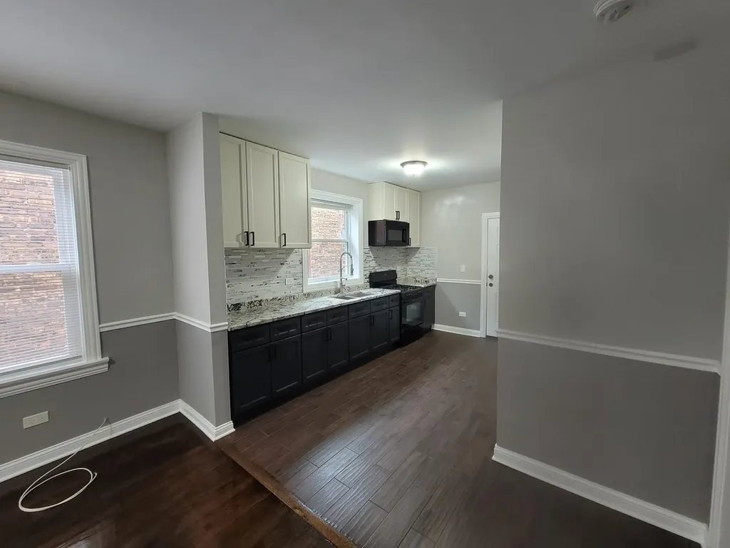 7703 South East End Avenue Chicago IL 60649