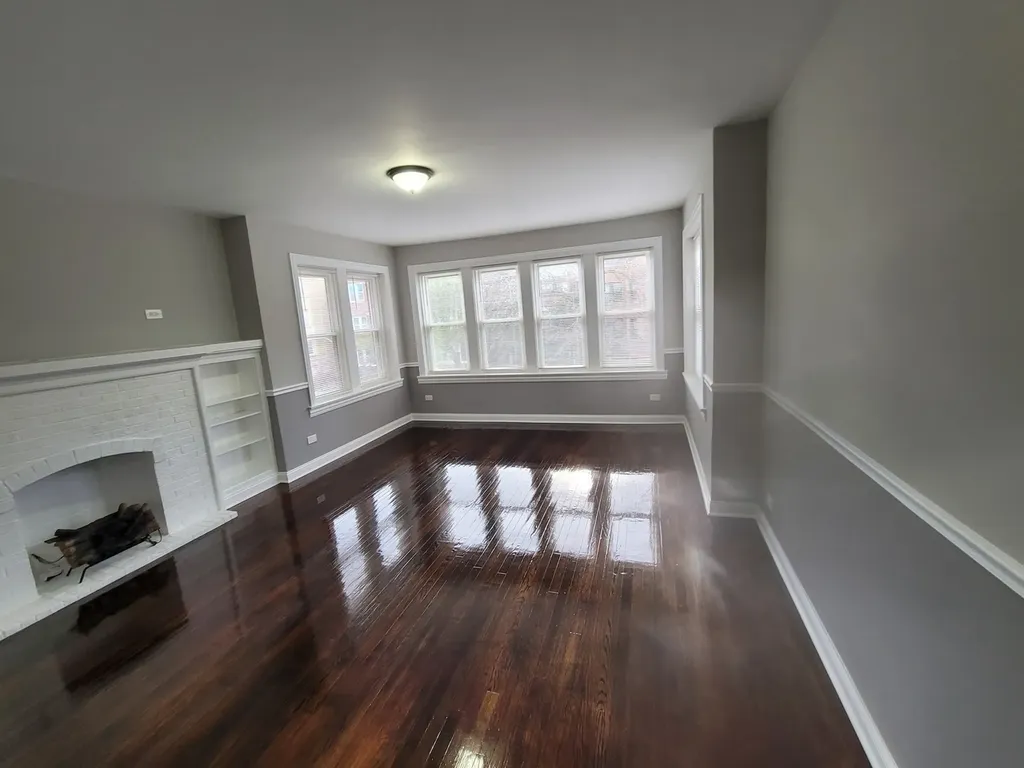 7703 South East End Avenue Chicago IL 60649