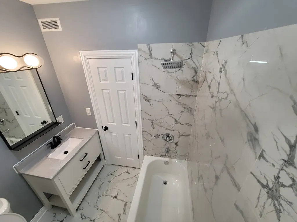 7703 South East End Avenue Chicago IL 60649
