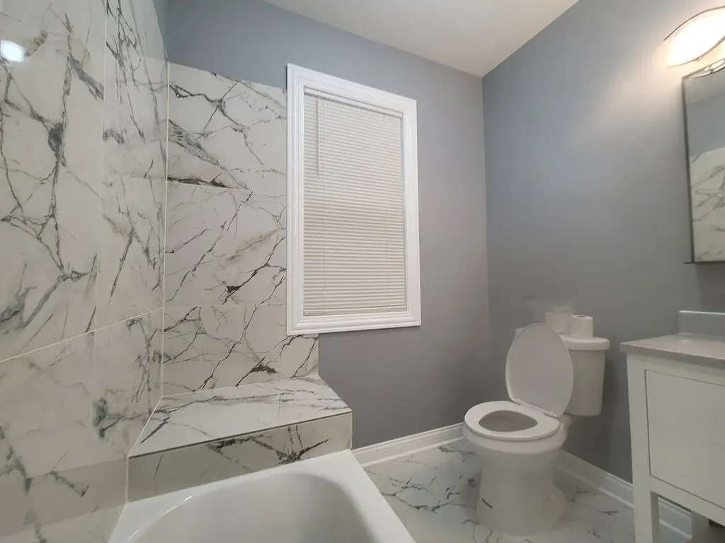 7703 South East End Avenue Chicago IL 60649