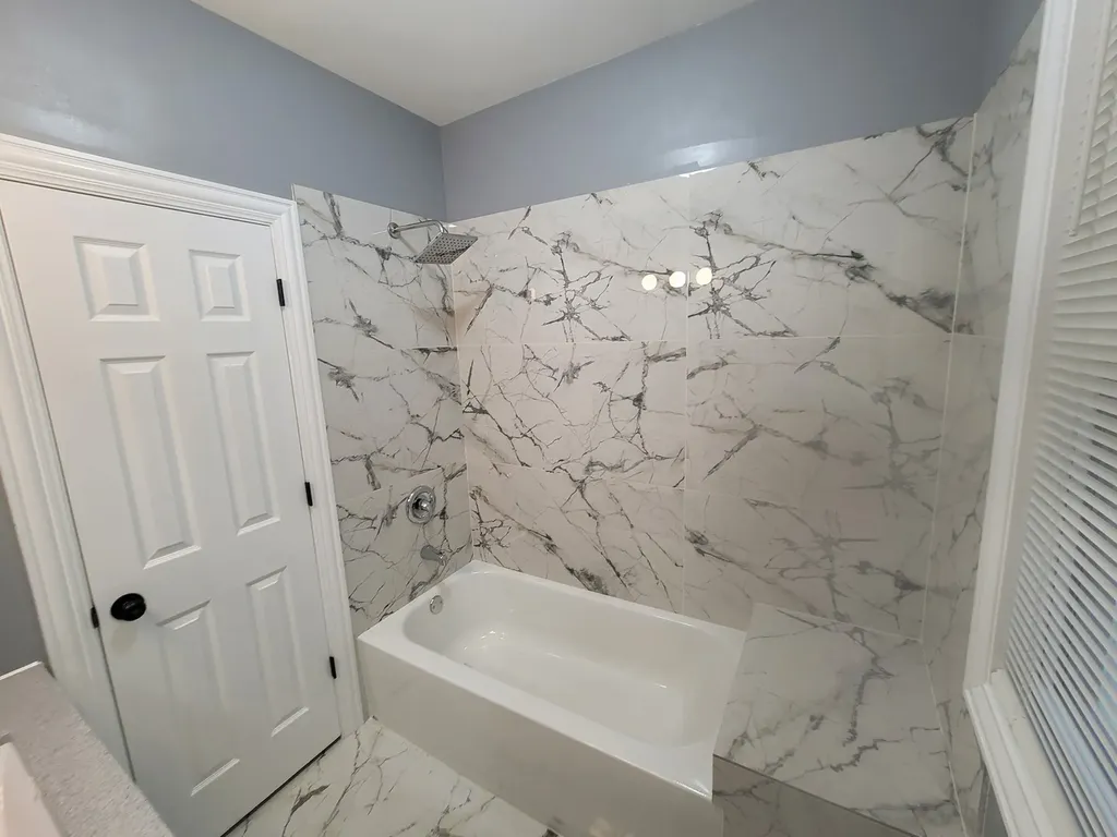 7703 South East End Avenue Chicago IL 60649