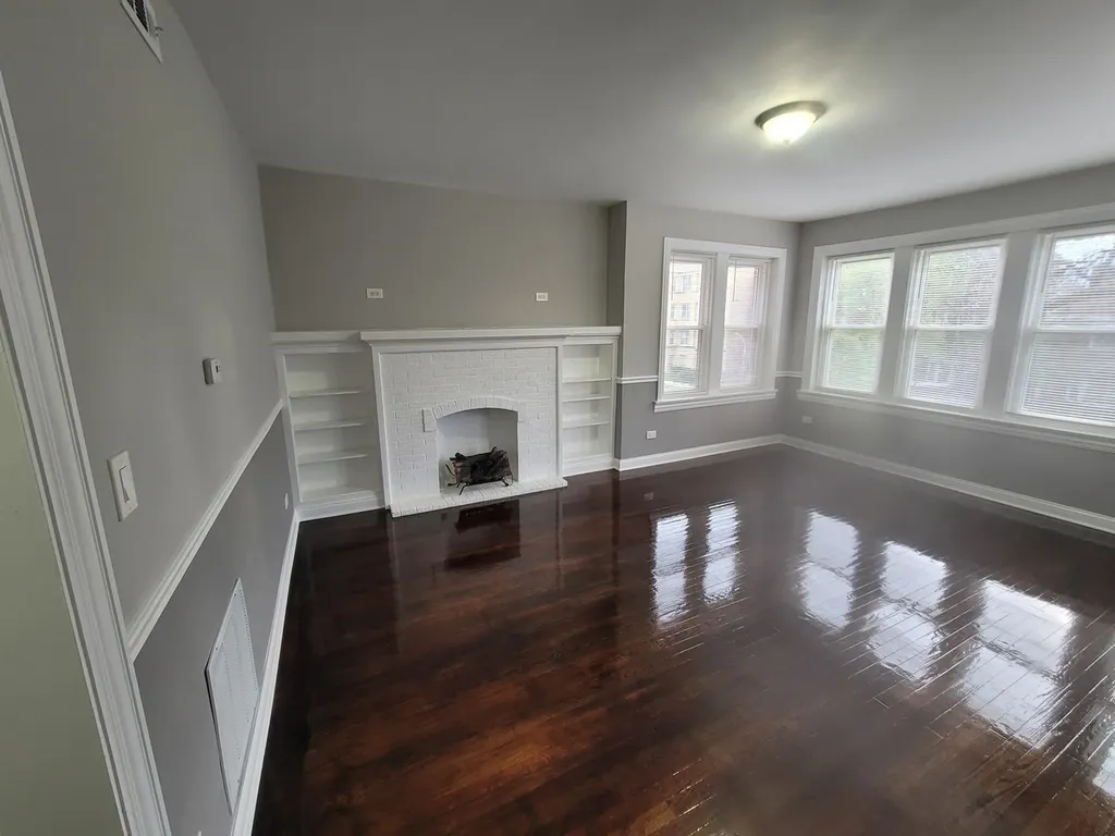 7703 South East End Avenue Chicago IL 60649