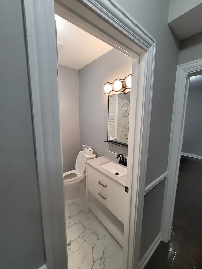 7703 South East End Avenue Chicago IL 60649