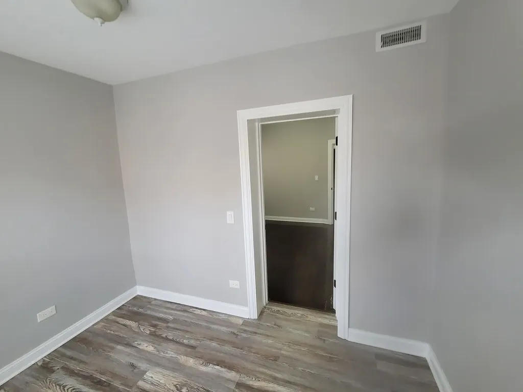 7703 South East End Avenue Chicago IL 60649