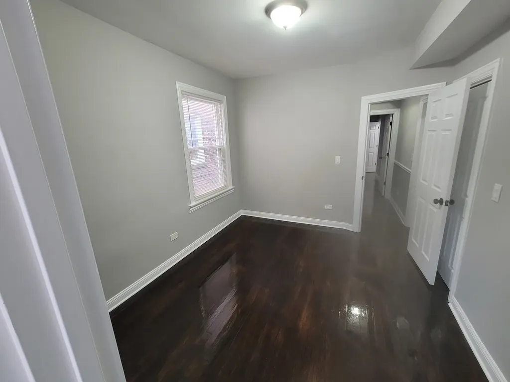7703 South East End Avenue Chicago IL 60649