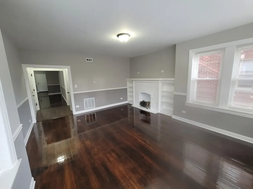 7703 South East End Avenue Chicago IL 60649