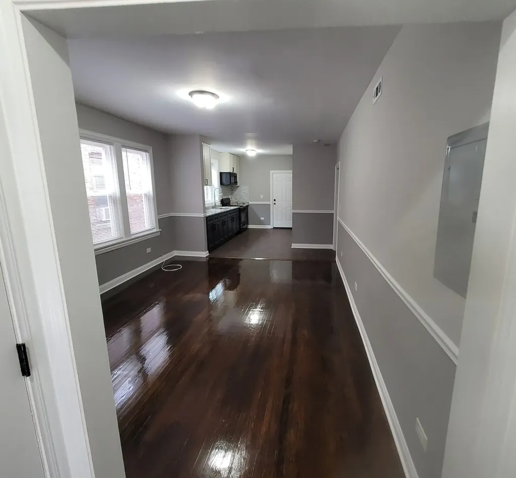 7703 South East End Avenue Chicago IL 60649