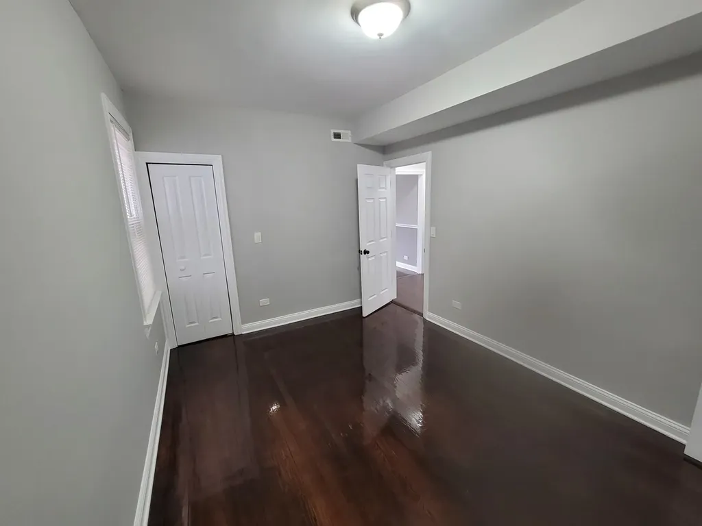 7703 South East End Avenue Chicago IL 60649