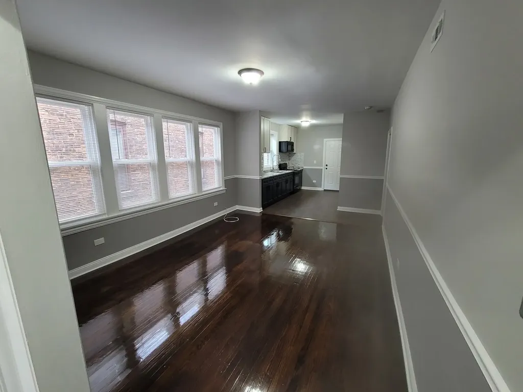 7703 South East End Avenue Chicago IL 60649
