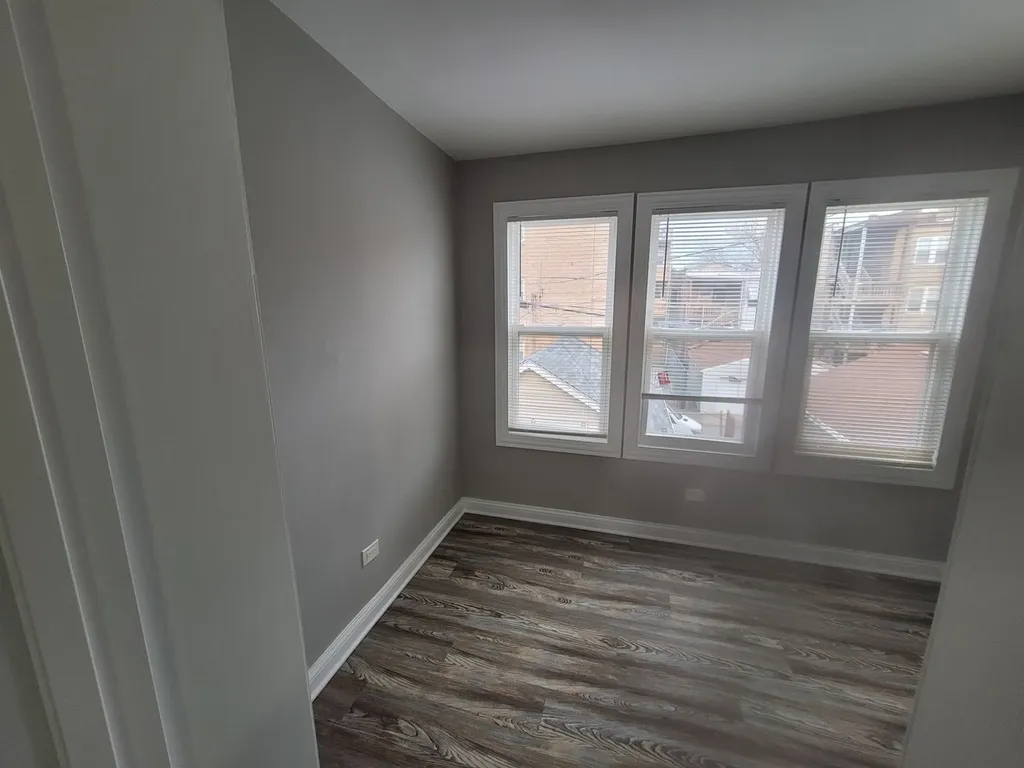 7703 South East End Avenue Chicago IL 60649