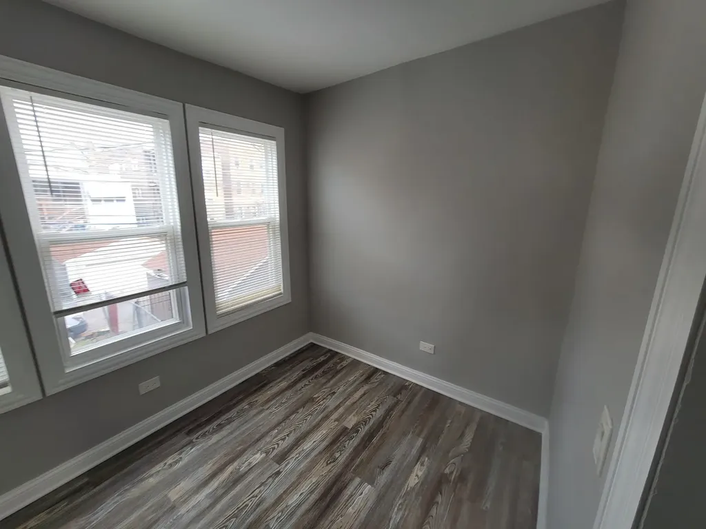 7703 South East End Avenue Chicago IL 60649