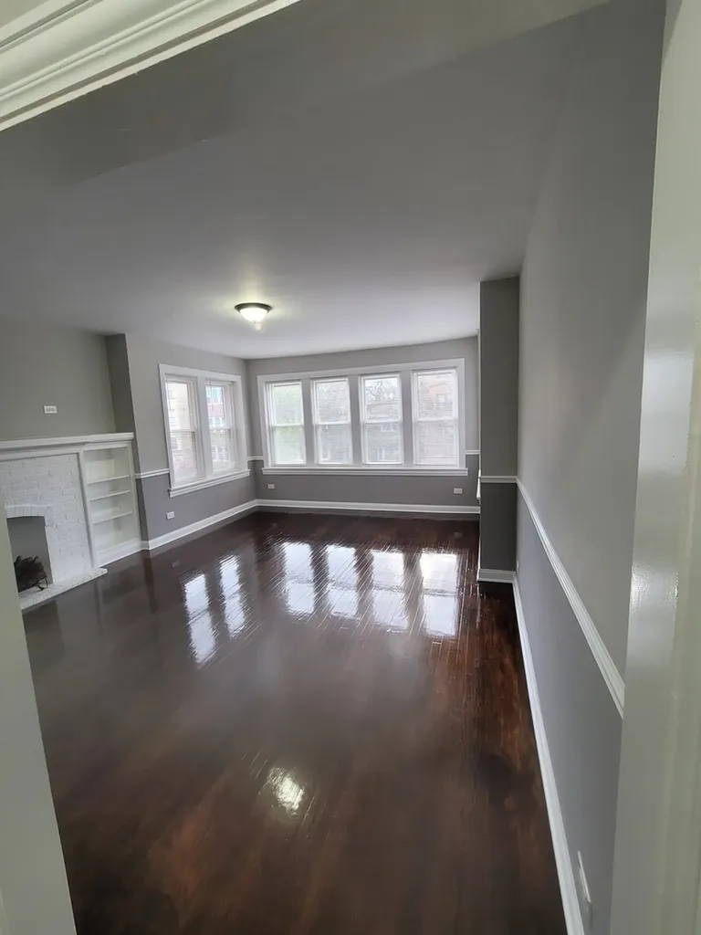 7703 South East End Avenue Chicago IL 60649